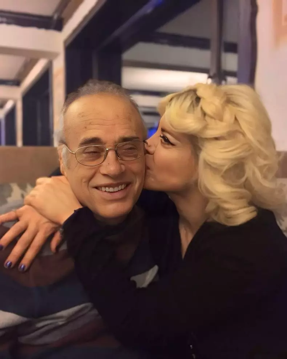 Mesajul transmis de Loredana Groza, după înmormântarea tatălui ei: ”Sunt alături de toți cei care au pierdut un părinte”