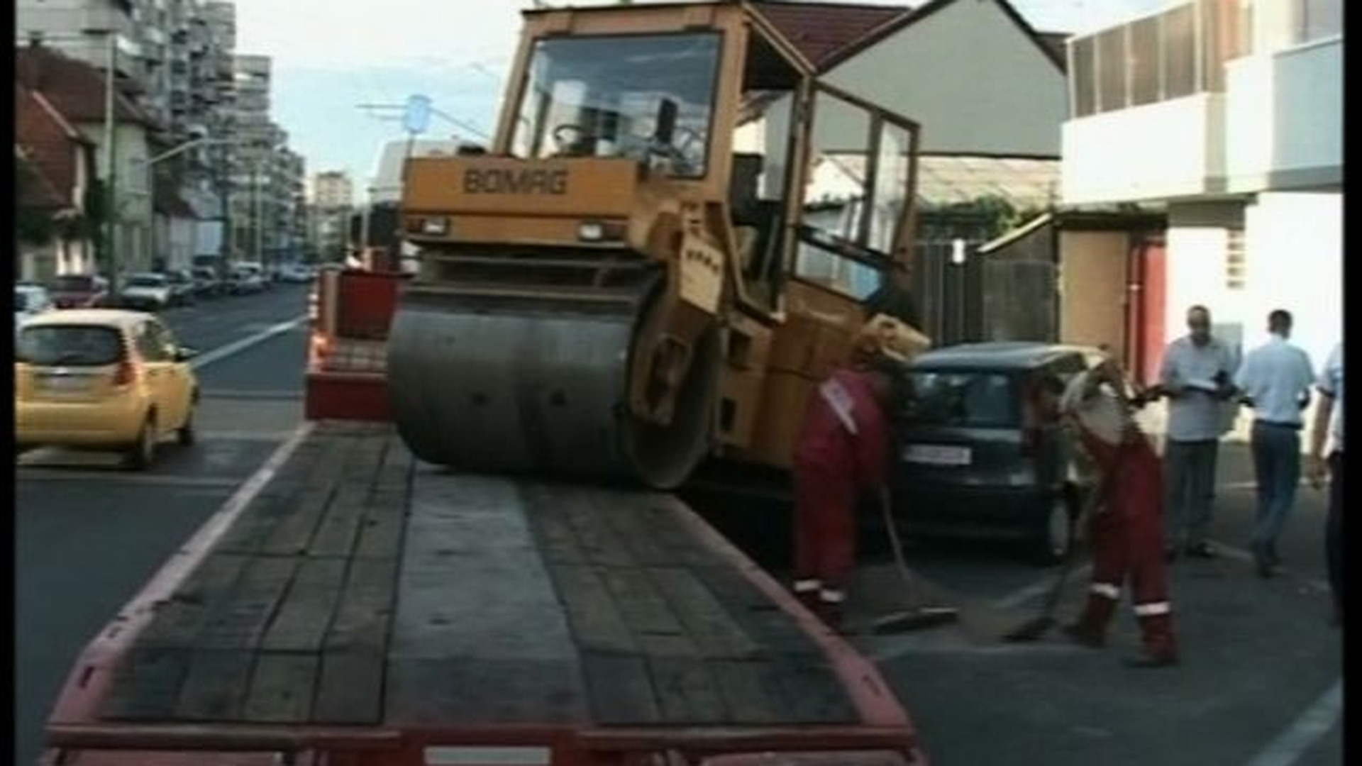 Megascandal de amantlâc la Iași! L-a alergat cu buldozerul pe soțul amantei
