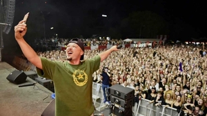 Puya, acuzat că a urcat pe scenă în stare de ebrietate! Prestaţia artistului a fost aspru criticată