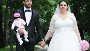 OANA ROMAN a îmbrăcat din nou rochia de mireasă! Primele imagini după ce şi-a reînnoit jurămintele cu MARIUS ELISEI