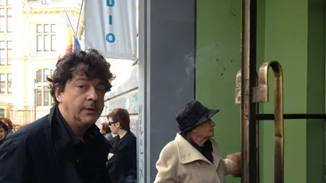 Ducu Darie si-a golit buzunarele pentru inmormantarea tatalui! A platit cu 7.000 de euro cinci preoti si o firma de pompe funebre