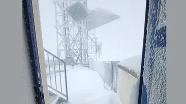 La București au fost 32 de grade, dar a nins în august la sute de km de România. Imaginea zilei vine din Austria