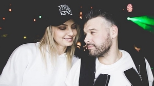 “Mama Natură”, atingeri fierbinți cu iubitul în văzul tuturor! Imagini exclusive cu Roxana Ionescu și Tinu Vidaicu