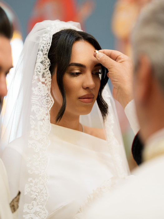 Dorian Popa s-a cununat religios cu Andreea, după petrecerea de nuntă. Ce ținute speciale au ales