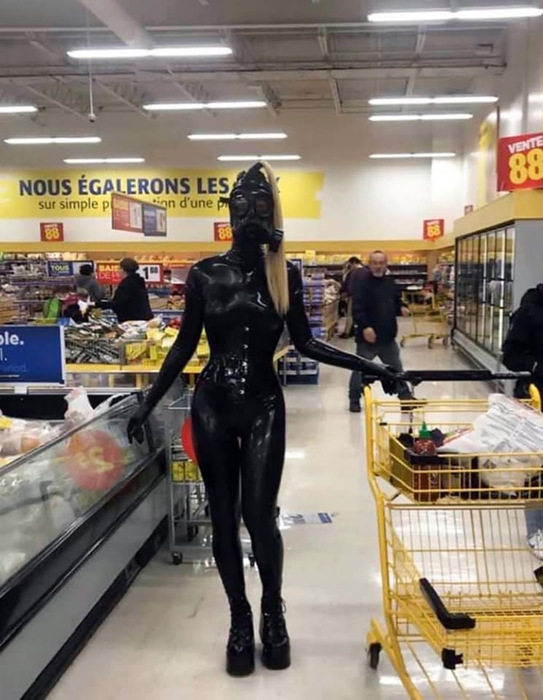 TOP 25 – Cele mai amuzante idei. Cu ce au înlocuit oamenii din imagini masca de protecție