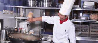 „Nepalezii sunt mai ieftini decât românii”. Declarația unui șef din HoReCa a reaprins dezbaterea despre salarii