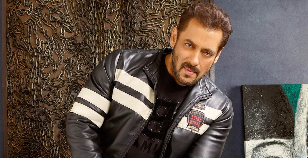 Iulia Vântur, singură de Paște în România! Unde era Salman Khan în tot acest timp