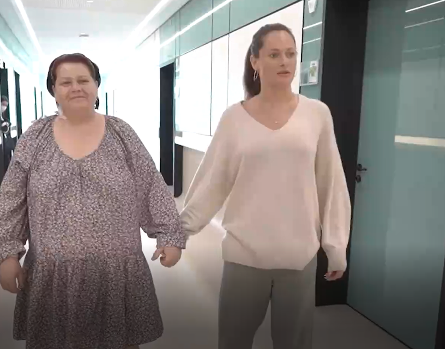 Raluka, dezvăluiri complete despre operația de diabet de tip 2 a mamei sale. Jurata de la SuperStar a filmat totul, în spitalul din Turcia!