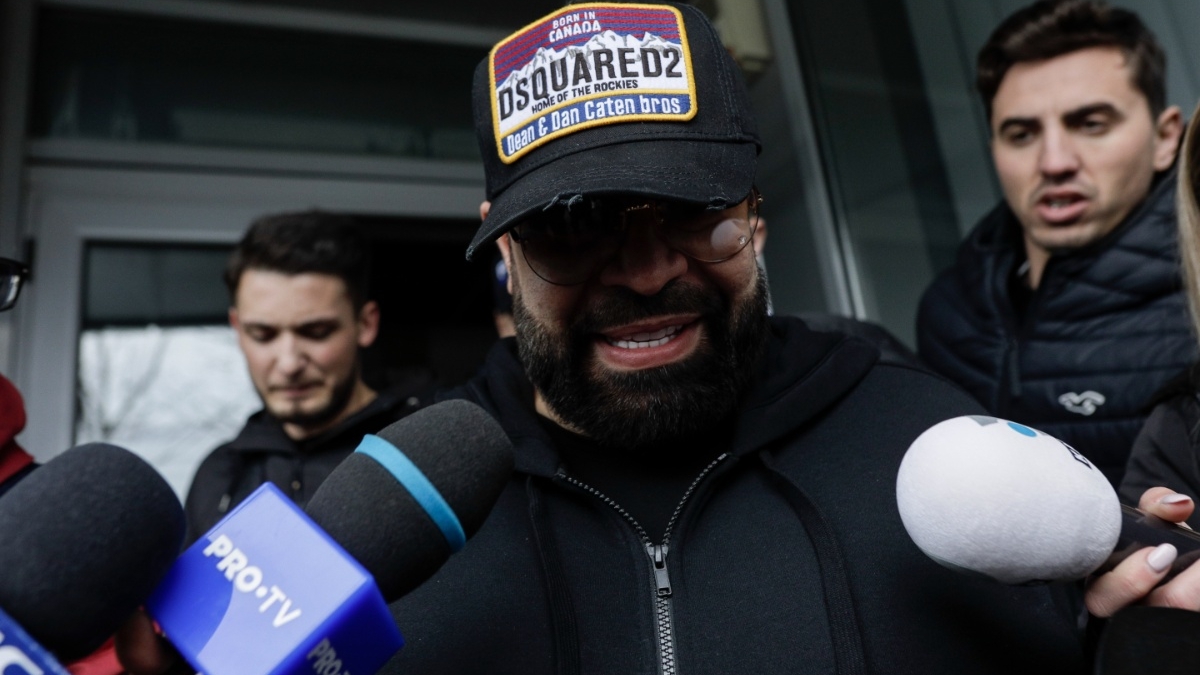 Florin Salam, prima reacție după ce a fost săltat de mascați. Cum se apără manelistul: ”Facem curățenie imediat”