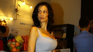 Nicoleta Luciu isi schimba tinutele la evenimente! Vine imbracata elegant si pleaca in haine de strada