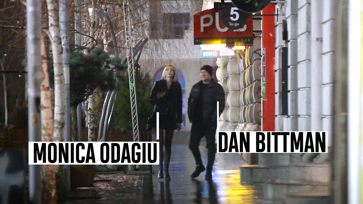 Solistul trupei Holograf a sprijinit-o pe Monica Odagiu în carieră, compunându-i și o melodie pe care au cântat-o în duet – ”Stau cu picioarele în apă rece”