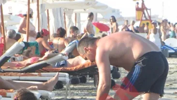 Mosu a fost pus la carat nisip de fetita sa