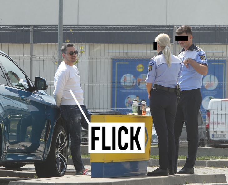 Flick îi distrează pe polițiști
