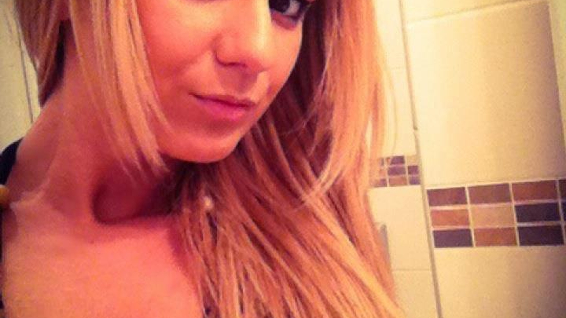 Alexandra Buga, blonda care s-a batut cu Simona Trasca pe un regizor, s-a resemnat: “Umbla cu un pusti de 19 ani"