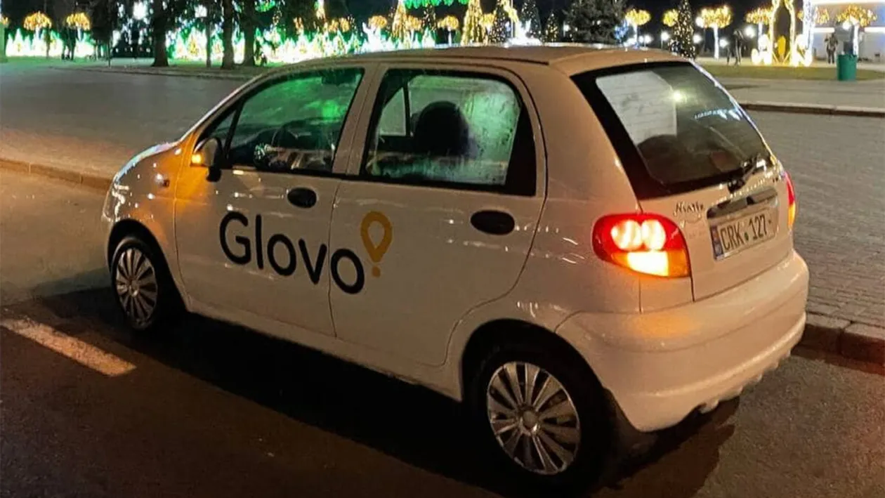 Ce a pățit un livrator Glovo din Ploiești, la ora 00:30. Ce i-a făcut un client, după ce și-a dat seama că nu are bani să plătească mâncarea