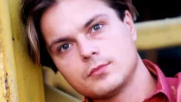 Îl mai ştii pe Domnul Problemă? Solistul melodiei Beau beau a ajuns de nerecunoscut!