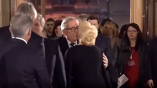 Jean-Claude Juncker, gest mitocănesc față de premierul României, Viorica Dăncilă | VIDEO