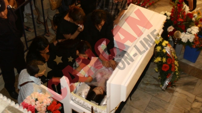 Mama Madalinei Manole a avut nevoie de medic, dupa ce si-a vazut fiica moarta