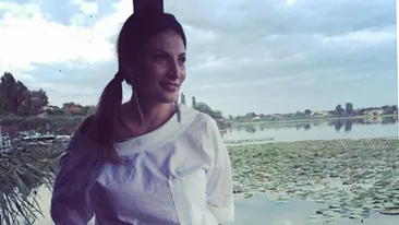 Sexy-mama! IOANA GINGHINĂ a spus ”pas” kilogramelor în plus şi a trecut la mini-jup. Cum arată acum actriţa