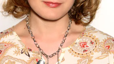 Invata sa te aranjezi de la Mirela Vescan! Intact Media Academy lanseaza cursuri de machiaj profesional