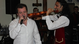 Pe el il stie toata lumea, dar pe sotia actorului Dragos Mostenescu cati o cunosc! Vezi cum arata Lumi Mostenescu!