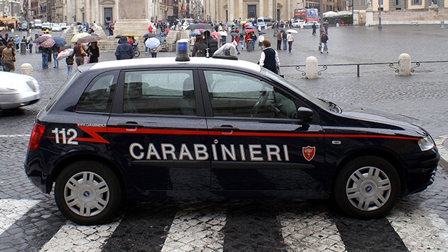 Şase români, răniţi într-un accident rutier petrecut în nordul Italiei! Au intrat cu maşina într-un stâlp