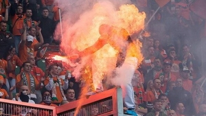INCREDIBIL! Fortele de ordine i-au dat foc pe stadion! Vezi la ce meci s-a intamplat