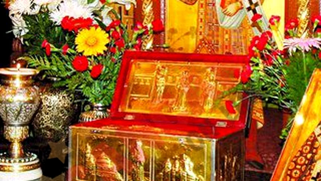 Barbatii care au furat moastele Sfantului Nectarie au fost trimisi in judecata