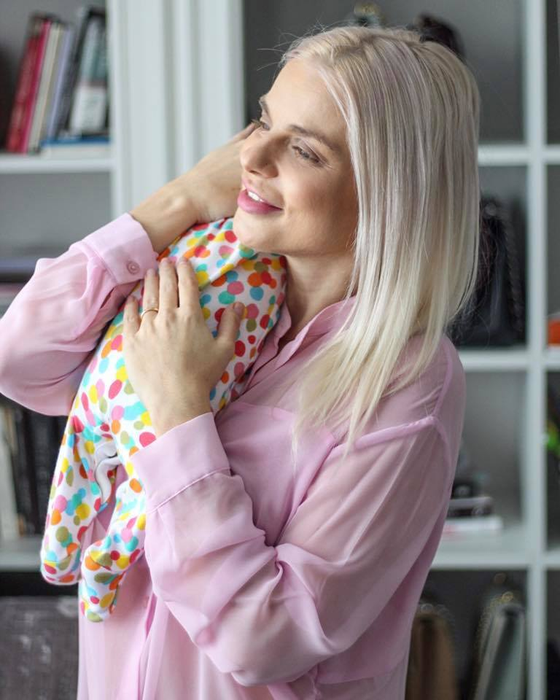 Jojo, moment emoţionant. Ce surpriză i-a făcut fiica ei, în vârstă de doar şase luni