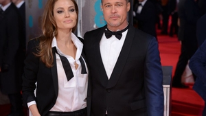 ANGELINA JOLIE îl acuză pe BRAD PITT de violenţă, cosum de droguri şi alcool!