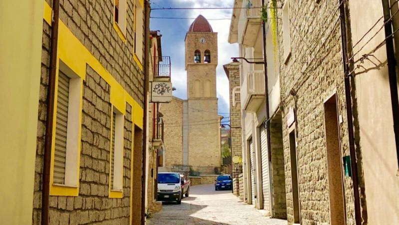 Oraşul unde poţi să îţi cumperi o casă cu 1 EURO! Care sunt condiţiile puse cumpărătorilor!