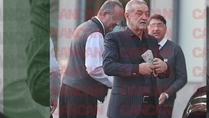 Apariție fabuloasă a lui Gigi Becali la botezul celei de-a doua nepoate! A ”aruncat” cu bani în parcagii + Ginerele lui e fentosan!