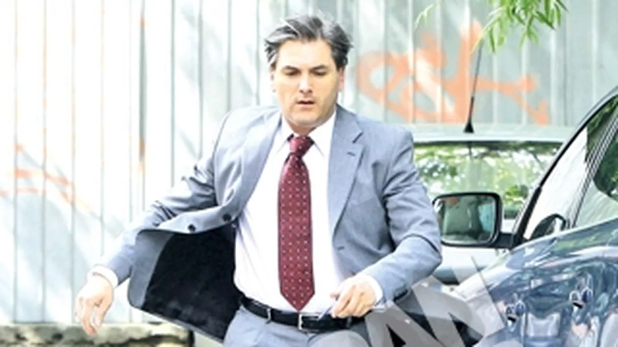 A facut fericita o vanzatoare la patiserie! Din dragoste pentru pateuri si merdenele, Mircea Radu s-a facut pufos! Vezi cum s-a schimbat in ultimii 15 ani!