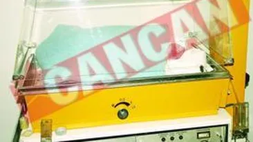 Un bebelus a supravietuit dupa ce mama l-a aruncat In WC