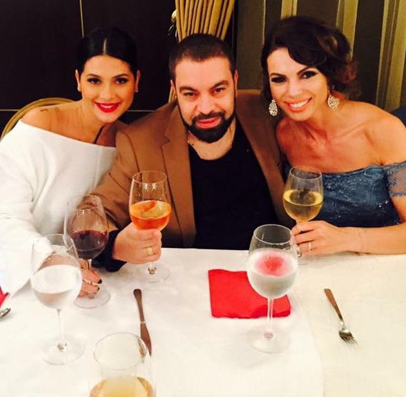 “O să-ți torn trei sticle de vin pe cap!” Florin Salam, amenințat de rromi după ce a interpretat melodia “Să dispară indienii, unde apar Cordunenii”.