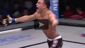 VIDEO Desi are o mana amputata, luptatorul asta si-a DISTRUS adversarul in RING! Ce s-a intamplat dupa, intrece orice imaginatie!