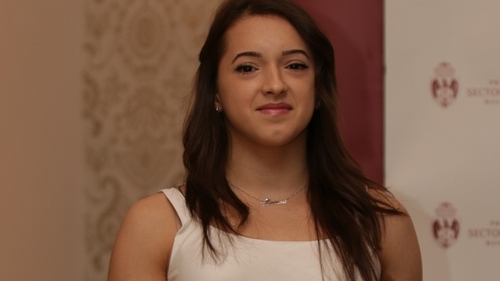 Saptamana viitoare face 18 ani, dar n-a calcat prin cluburi si nu are iubit! Detalii nestiute din viata gimnastei Larisa Iordache!