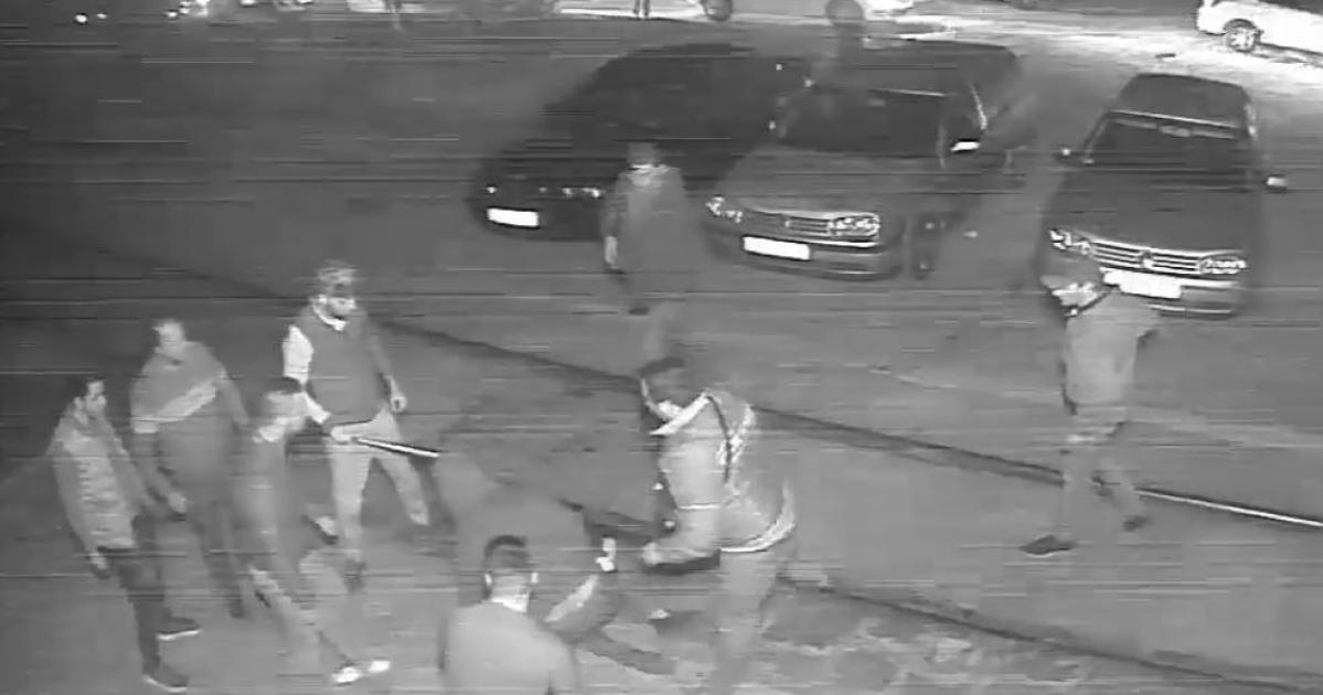 Primele declarații ale tânărului bătut de taximetriști: ”Au sărit toţi pe mine cu răngi, bâte, m-au pus la pământ”