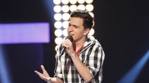 Un puşti de 18 ani, invitat în concertele lui Brenciu! Nu l-a vrut la "Vocea României", dar l-a luat pe scenă!
