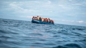 Mai multe bărci plutesc în derivă pe Marea Mediterană! Naufragiații cer ajutor! „Nu avem apă și mâncare. Ne-au spus că vin să ne ia de aici, dar nu a venit nimeni ”