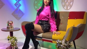 Cea mai sexy prezentatoare TV, Lavinia Tîrzianu, apariție incendiară cu noile silicoane. FOTO