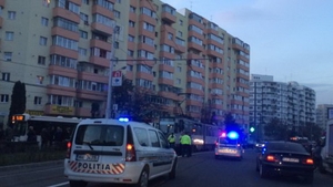 O batrana a fost lovita de un tramvai in Capitala, in timp ce traversa pe rosu! Medicii si-au facut cruce cand au examinat-o