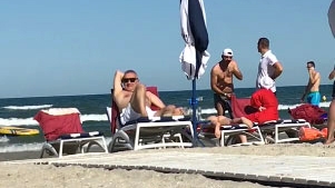 Imagini demenţiale cu patronul Steaua (fcsb) pe plaja milionarilor. Gigi Becali s-a luat la trântă pe plajă cu un "Bancher" milionar: S-a dat cocoş Gigione, dar greu cu Luptătorul!