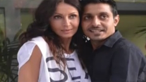 Intalnire de gradul zero intre Mihaela Radulescu si "obsedatul" Daniel. Vezi cum o ATINGE PE SANI de fata cu toata lumea!