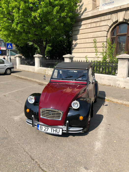 Raliul autovehiculelor de epocă de la Ploiești. Cu ce mașină a venit Călin Popescu Tăriceanu. FOTO