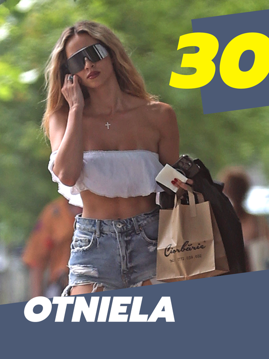 TOP 30 sexy-vedete care și-au scos abdomenul la ”interval”! Antonia, Alexandra Stan și Otniela n-au avut ”milă” de trecători!