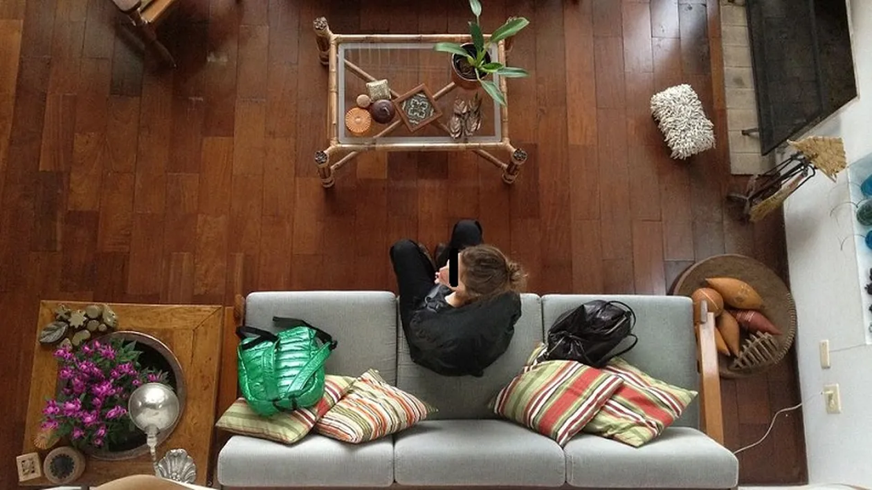 Râzi cu lacrimi! Ce mesaj a postat o femeie din Târgu Mureș pentru vecinii ei gălăgioși de la etajul 4