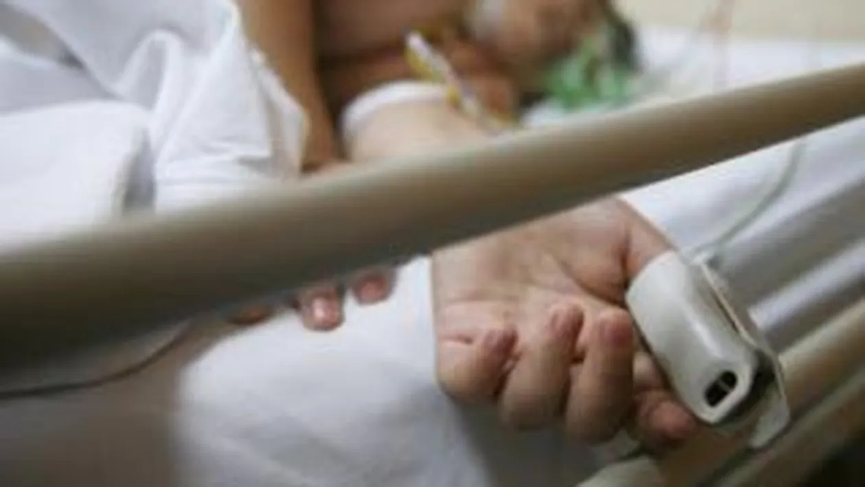 A baut cot la cot cu tatal sau si a ajuns in la spital! Un baiat de 11 ani din Iasi a fost rasplatit cu vin pentru munca sa