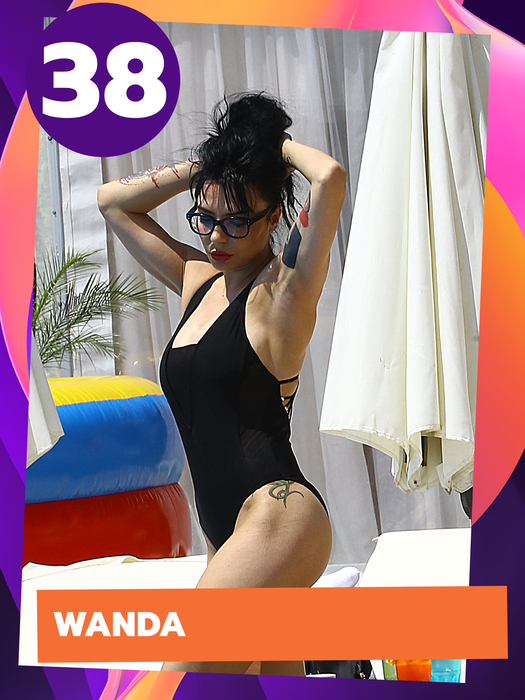 Cine o face mai bine? Cosmina Păsărin, Adelina Pestrițu, Anna Lesko sau Simona Trașcă? TOP 50 fete care se luptă cu părul, în costum de baie