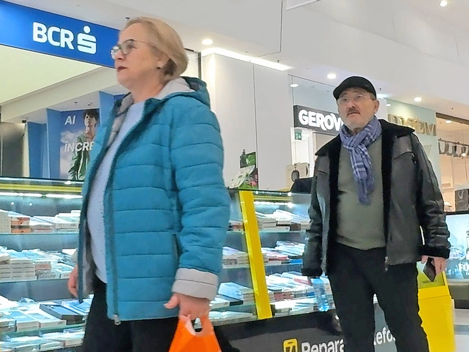 Cornel Palade și soția la mall